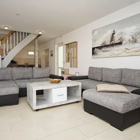 Hafennahe Auf 2 Etagen Und Mit Balkon - Haus Windland 25