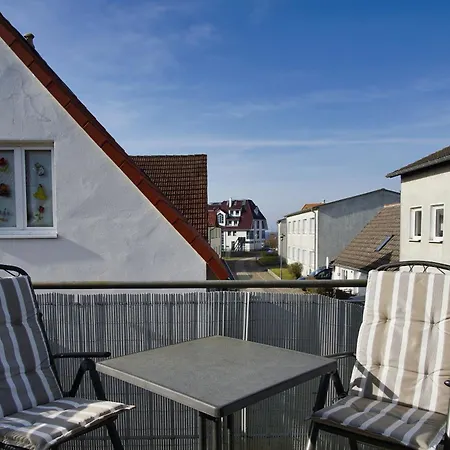 Hafennahe Auf 2 Etagen Und Mit Balkon - Haus Windland 25 * Wiek auf Rügen