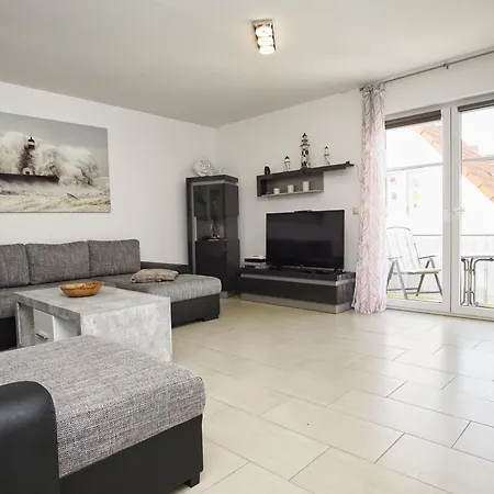 Hafennahe Auf 2 Etagen Und Mit Balkon - Haus Windland 25 Appartement Wiek auf Rügen